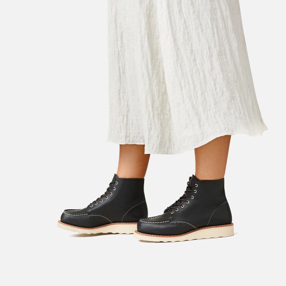 Redwing Heritage 6-inch Classic Moc toe Boots size 9